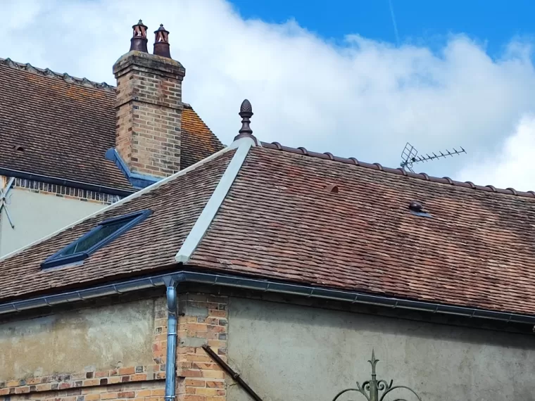 chantier terminée à gisy les nobles remaniage toiture tuile de bourgogne